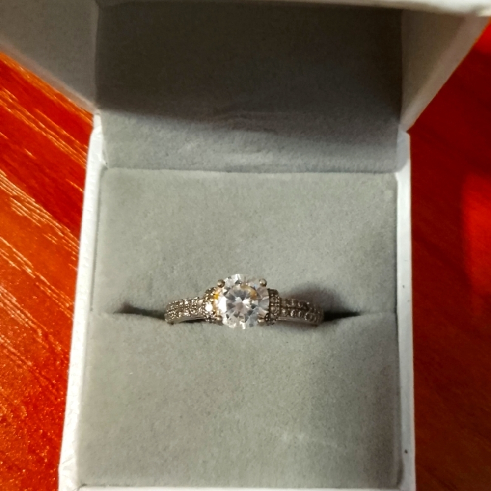 Elegant Silver Ring with Clear Stone